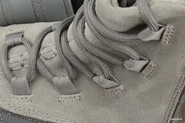 ADIDAS GREY YEEZY DARK LIGHT GLOW BOOST BB1840 GUM 750 0623